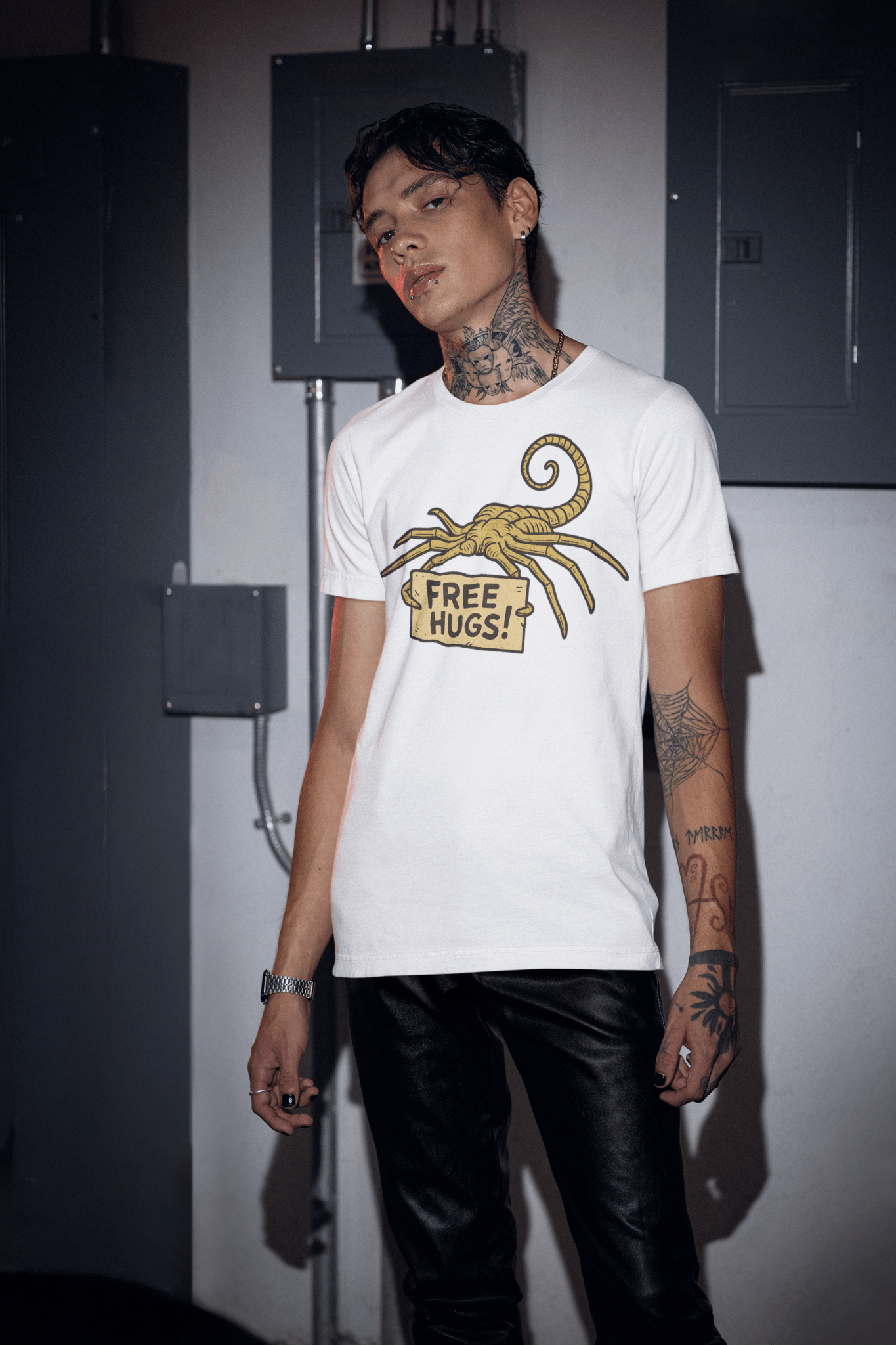 Free Hugs Alien T-Shirt – Funny Retro Sci - Fi Humor Tee - Black - T-Shirts Online