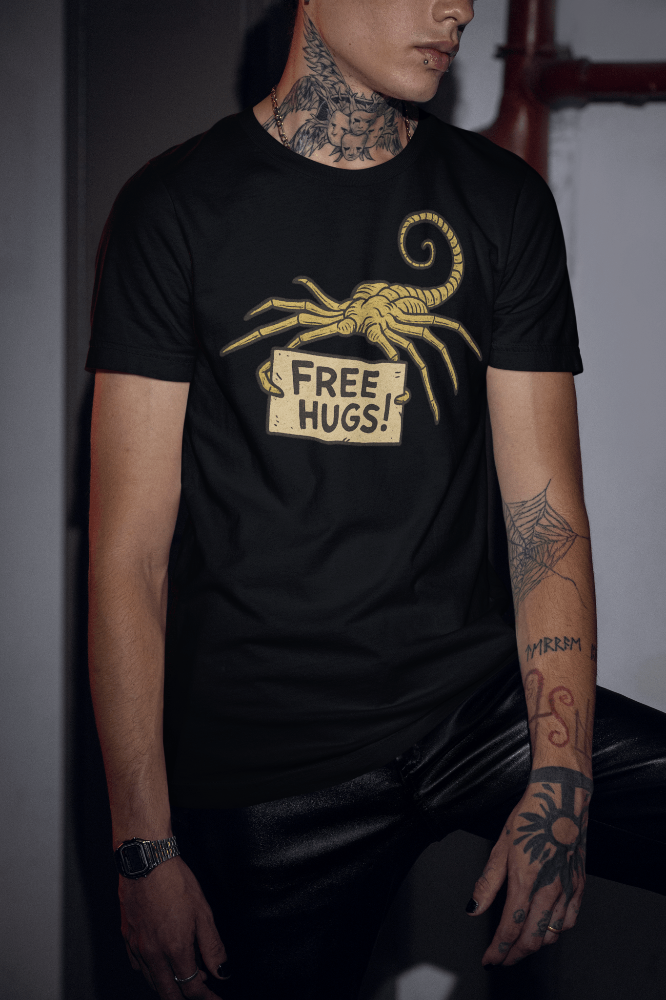 Free Hugs Alien T-Shirt – Funny Retro Sci - Fi Humor Tee - Dark Heather - T-Shirts Online